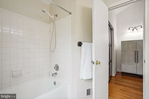 Bath - 12914 Summer Hill Dr, Silver Spring, MD 20904 photo 2 of 4