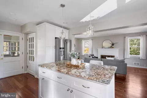 Kitchen - 21 Lauer Ct, Silver Spring, MD 20901 photo 6 of 6
