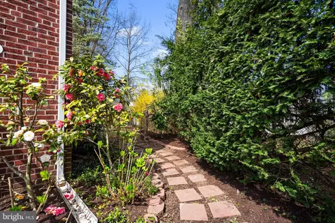 Exterior - 21 Lauer Ct, Silver Spring, MD 20901 photo 5 of 14