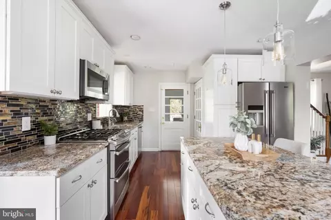 Kitchen - 21 Lauer Ct, Silver Spring, MD 20901 photo 4 of 6