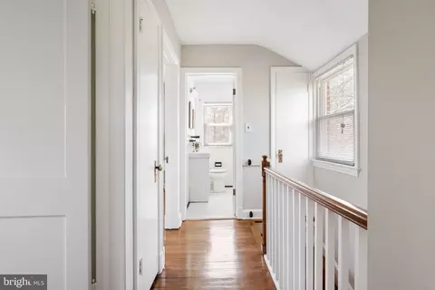 Entry Way - 21 Lauer Ct, Silver Spring, MD 20901 photo 3 of 4