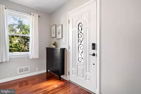 Entry Way - 21 Lauer Ct, Silver Spring, MD 20901 photo 1 of 4