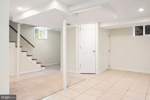 Entry Way - 21 Lauer Ct, Silver Spring, MD 20901 photo 4 of 4