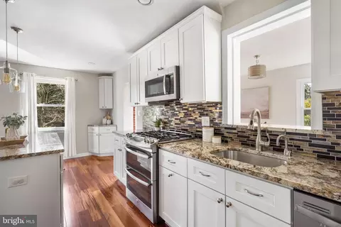 Kitchen - 21 Lauer Ct, Silver Spring, MD 20901 photo 5 of 6