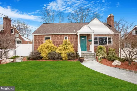 11613 College View Dr, Silver Spring, MD 20902