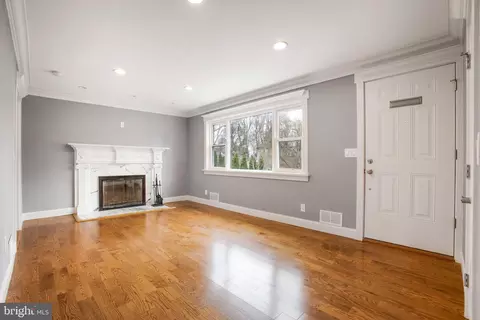 Living - 11613 College View Dr, Silver Spring, MD 20902 photo 4 of 5