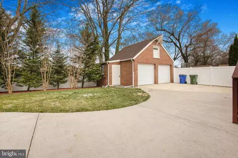 Exterior - 11613 College View Dr, Silver Spring, MD 20902 photo 7 of 10