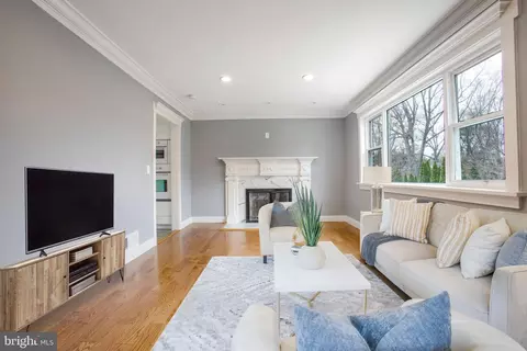 Living - 11613 College View Dr, Silver Spring, MD 20902 photo 2 of 5