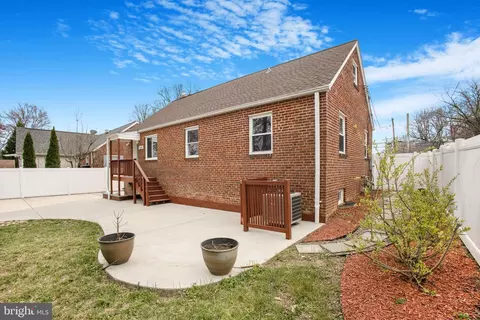 Exterior - 11613 College View Dr, Silver Spring, MD 20902 photo 5 of 10