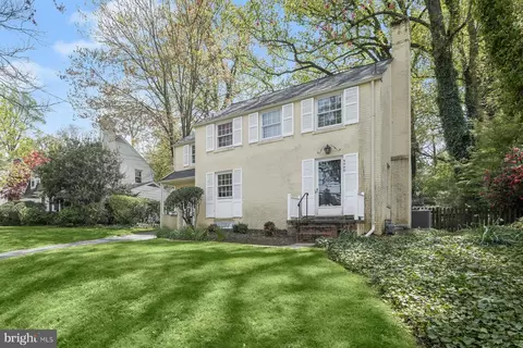 5920 Welborn Dr, Bethesda, MD 20816