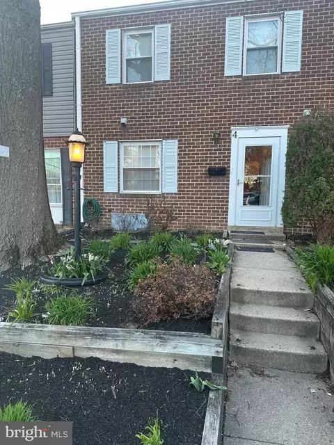 4 Orchard Dr, Gaithersburg, MD 20878