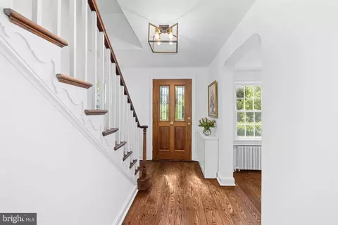 Entry Way - 4 Springvale Ln, Silver Spring, MD 20910 photo 2 of 3