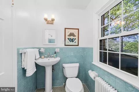 Bath - 4 Springvale Ln, Silver Spring, MD 20910 photo 2 of 3