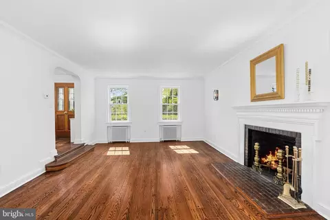 Living - 4 Springvale Ln, Silver Spring, MD 20910 photo 2 of 6