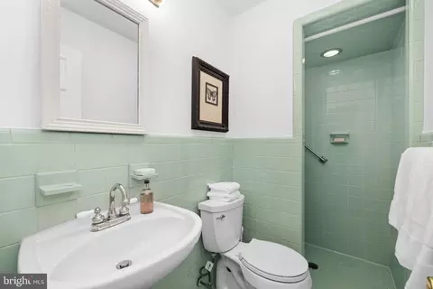 Bath - 4 Springvale Ln, Silver Spring, MD 20910 photo 1 of 3