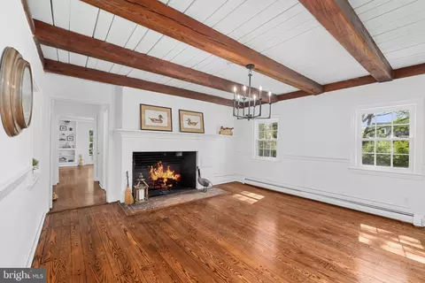 Living - 4 Springvale Ln, Silver Spring, MD 20910 photo 5 of 6