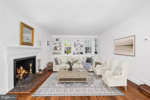 Living - 4 Springvale Ln, Silver Spring, MD 20910 photo 3 of 6