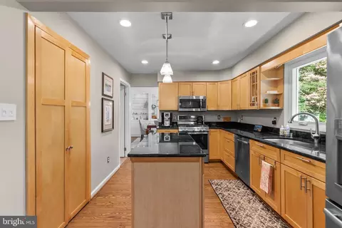 Kitchen - 4 Dartmoor Ct, Olney, MD 20832 photo 3 of 6