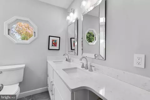 Bath - 4 Dartmoor Ct, Olney, MD 20832 photo 4 of 6