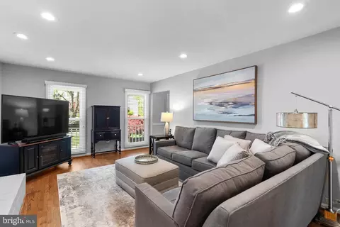 Living - 4 Dartmoor Ct, Olney, MD 20832 photo 6 of 12
