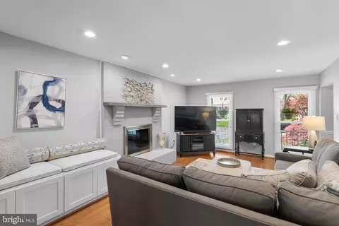 Living - 4 Dartmoor Ct, Olney, MD 20832 photo 5 of 12