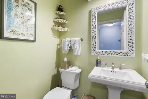 Bath - 4 Dartmoor Ct, Olney, MD 20832 photo 1 of 6
