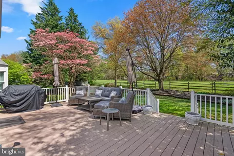 Exterior - 4 Dartmoor Ct, Olney, MD 20832 photo 5 of 11