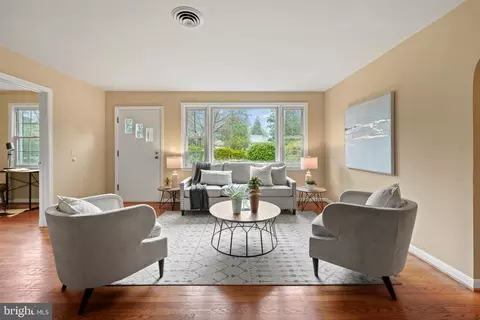 Living - 801 Copley Ln, Silver Spring, MD 20904 photo 2 of 10