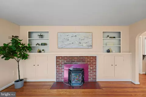 Living - 801 Copley Ln, Silver Spring, MD 20904 photo 5 of 10