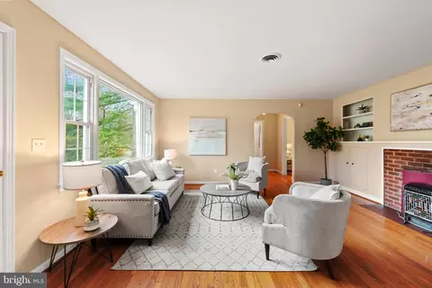 Living - 801 Copley Ln, Silver Spring, MD 20904 photo 4 of 10