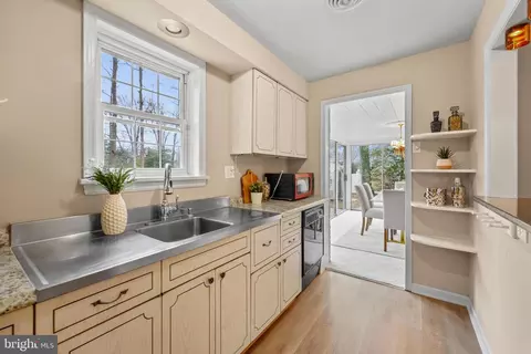 Kitchen - 801 Copley Ln, Silver Spring, MD 20904 photo 3 of 6