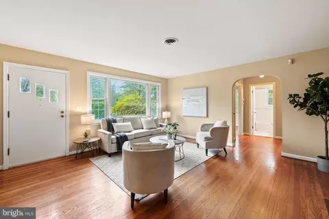 Living - 801 Copley Ln, Silver Spring, MD 20904 photo 3 of 10