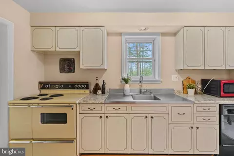 Kitchen - 801 Copley Ln, Silver Spring, MD 20904 photo 2 of 6