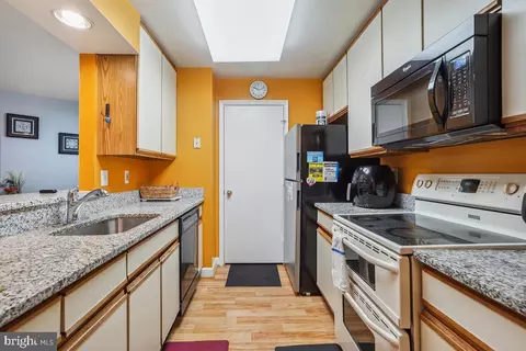 Kitchen - 3317 Sir Thomas Dr #4-A-22, Silver Spring, MD 20904 photo 4 of 5