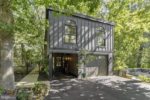 1408 Fallswood Dr, Potomac, MD 20854