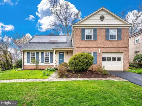 9409 Union Pl, Montgomery Village, MD 20886