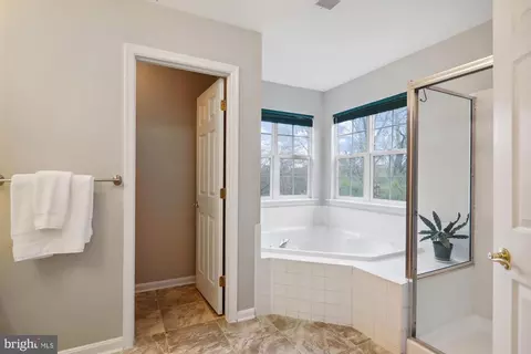 Bath - 1409 Caitlin Ct, Silver Spring, MD 20904 photo 4 of 6