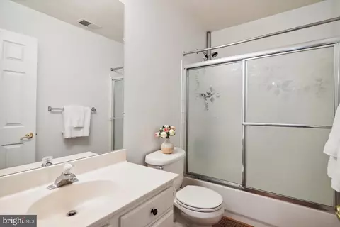 Bath - 1409 Caitlin Ct, Silver Spring, MD 20904 photo 5 of 6