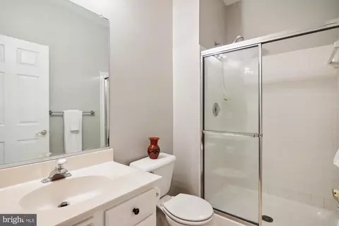 Bath - 1409 Caitlin Ct, Silver Spring, MD 20904 photo 6 of 6
