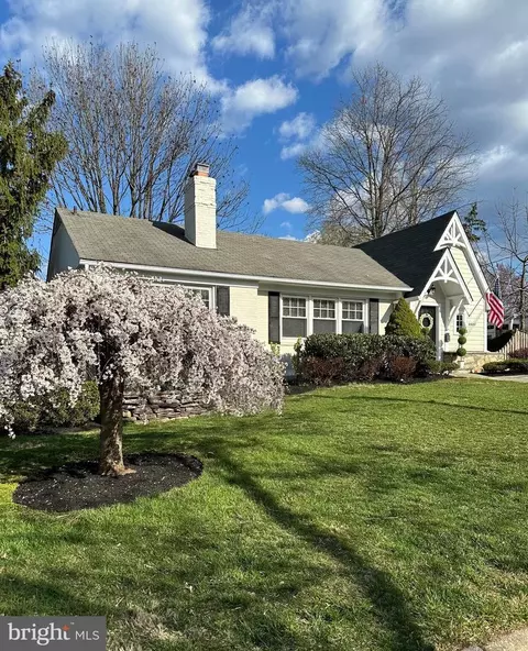 8800 Lowell Pl, Bethesda, MD 20817