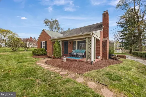 7028 Warfield Rd, Gaithersburg, MD 20882