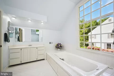 Bath - 2807 Regina Dr, Silver Spring, MD 20906 photo 1 of 5