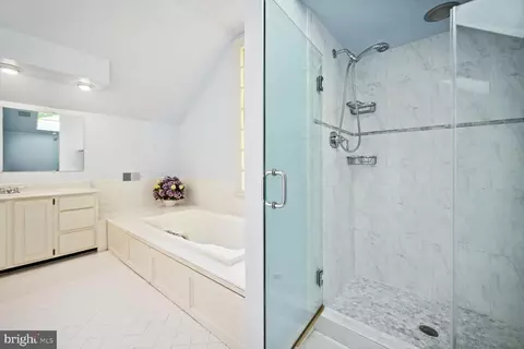 Bath - 2807 Regina Dr, Silver Spring, MD 20906 photo 3 of 5