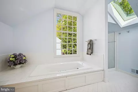 Bath - 2807 Regina Dr, Silver Spring, MD 20906 photo 2 of 5