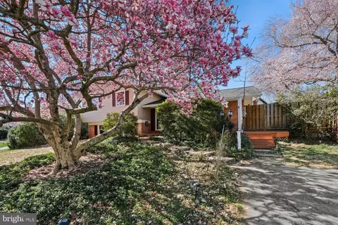 11842 Enid Dr, Potomac, MD 20854