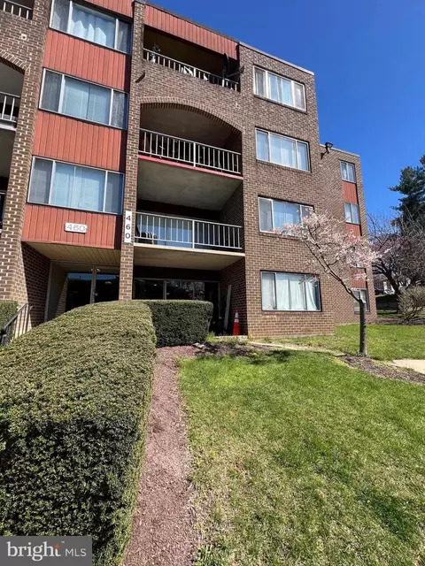460 Girard St #T-2, Gaithersburg, MD 20877