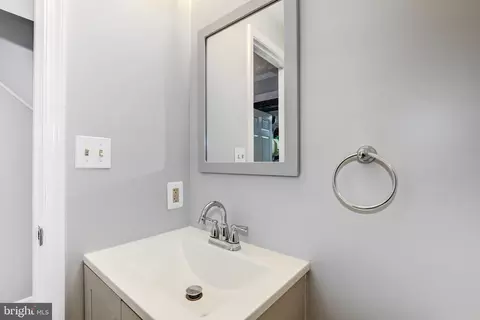 Bath - 18112 Carrisa Way, Olney, MD 20832 photo 8 of 9