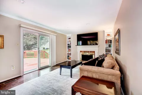 Living - 18112 Carrisa Way, Olney, MD 20832 photo 5 of 9