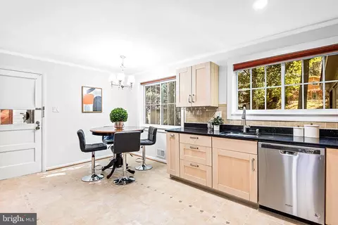 518 Lamberton Dr, Silver Spring, MD 20902 photo 10