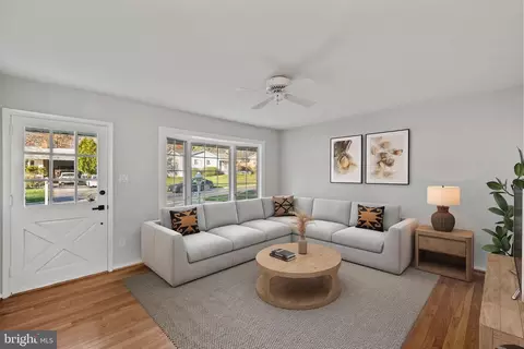 Living - 203 Hutton St, Gaithersburg, MD 20877 photo 1 of 5